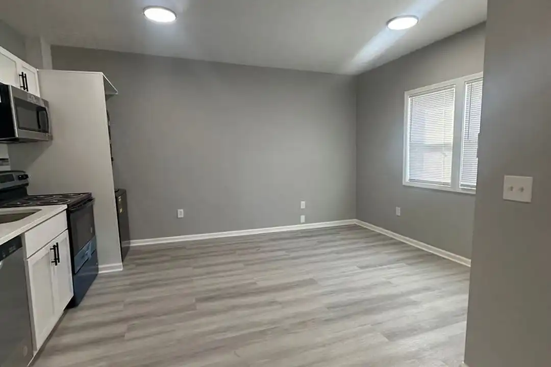 4926 E Washington St unit 5 – pohled 2