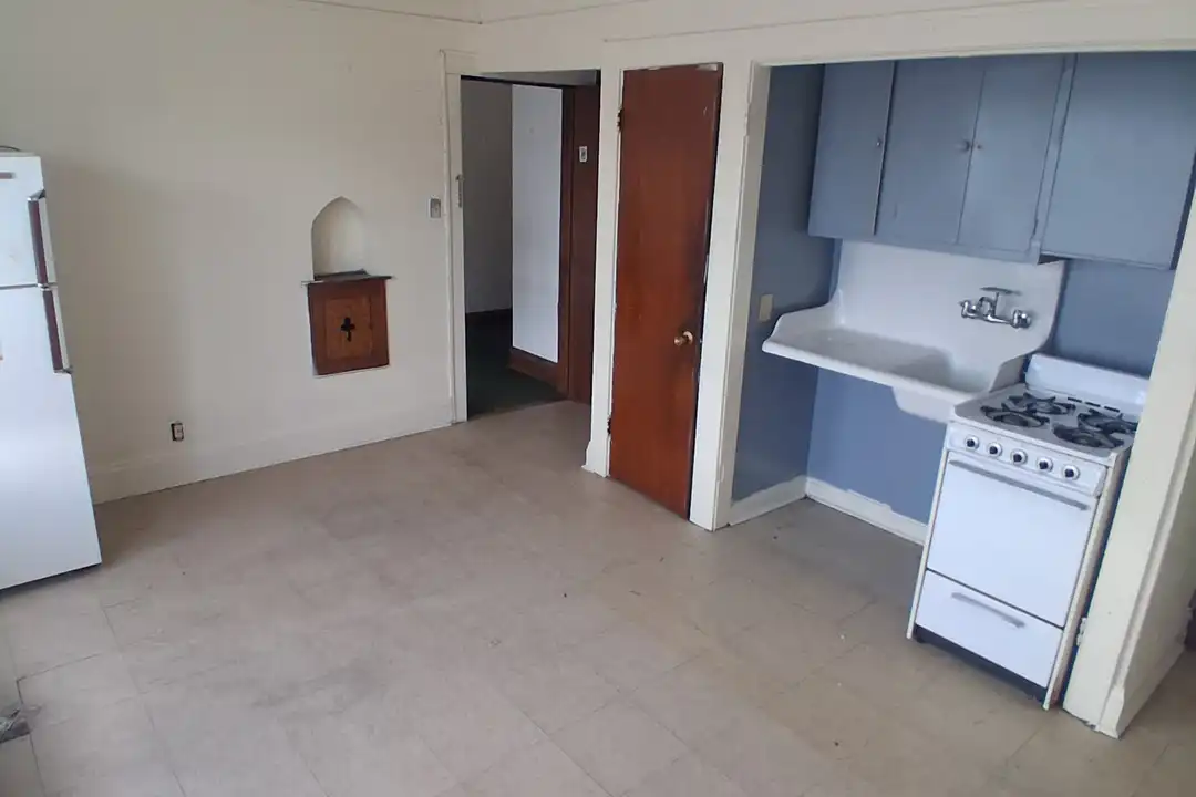 1242 W Highland Ave unit 14 – photo 1 of 4