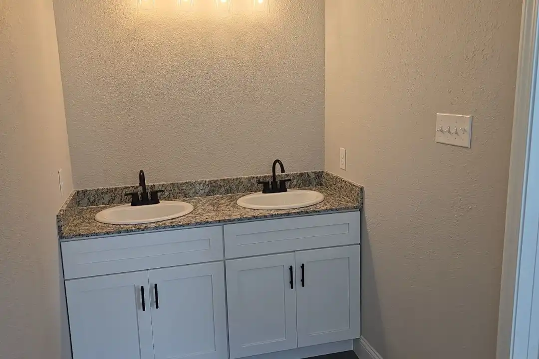 House in Kendleton - More