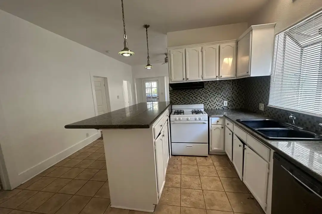 335 Orange Ave unit 335 – photo 1