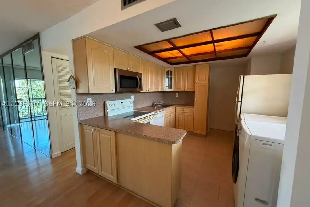 8775 Park Blvd #318 - More