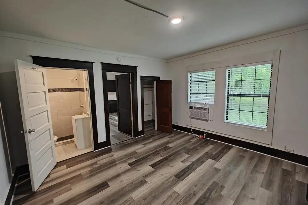 211 E Standifer St unit B - View 2