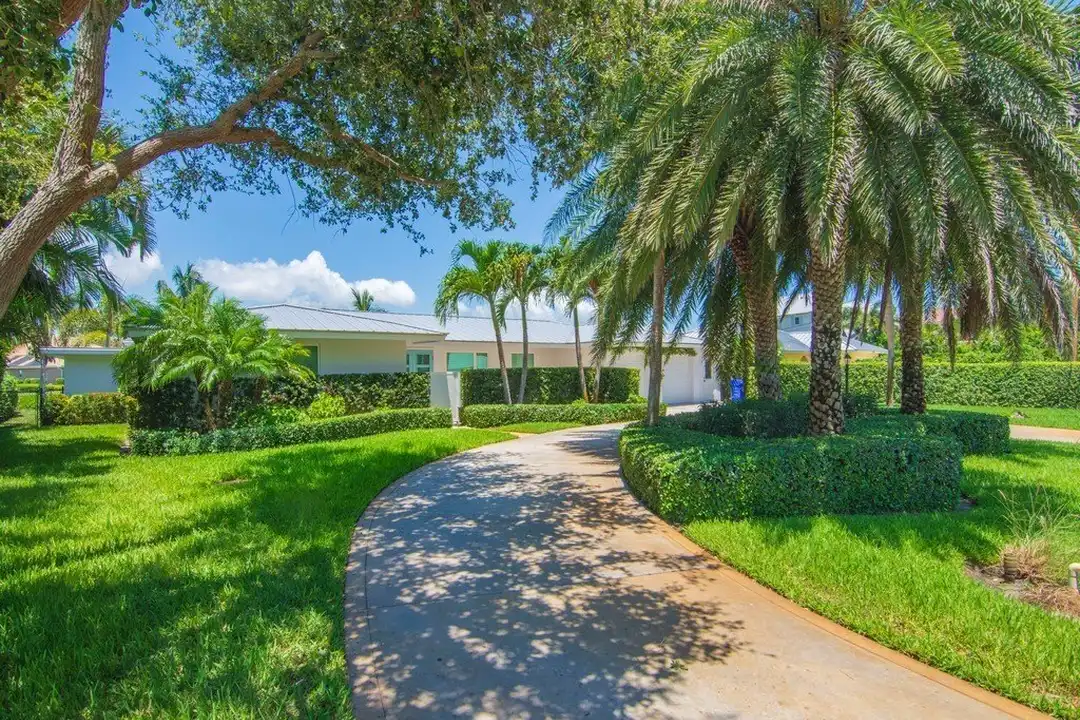 4601 Sunset Dr - View 3