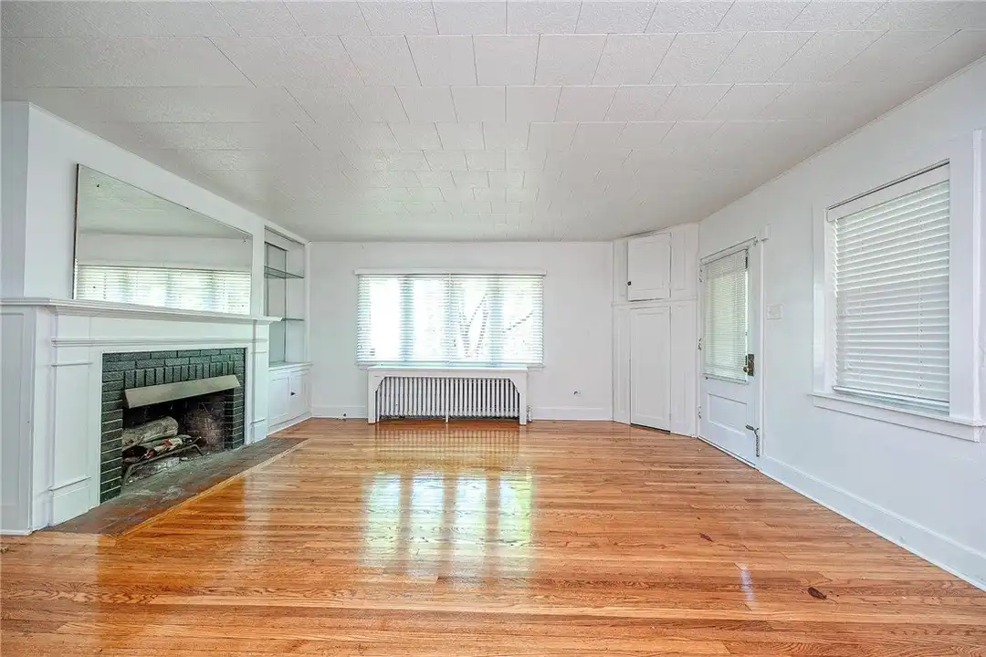 House in Pittsburgh - More