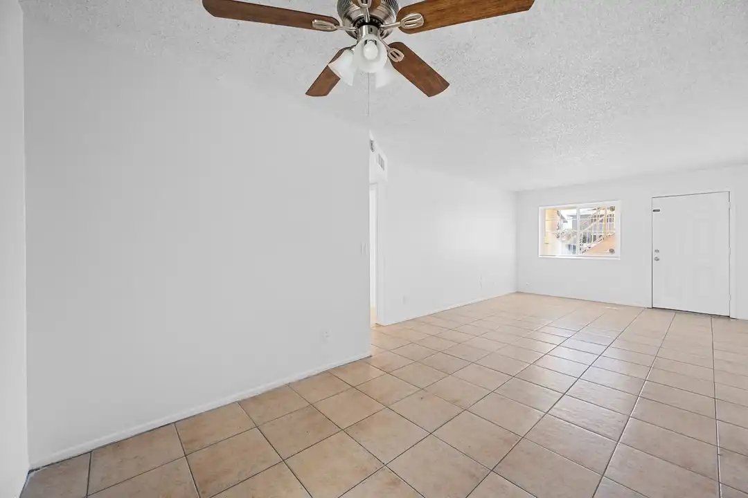 1815 N Spring unit 102 - View 3