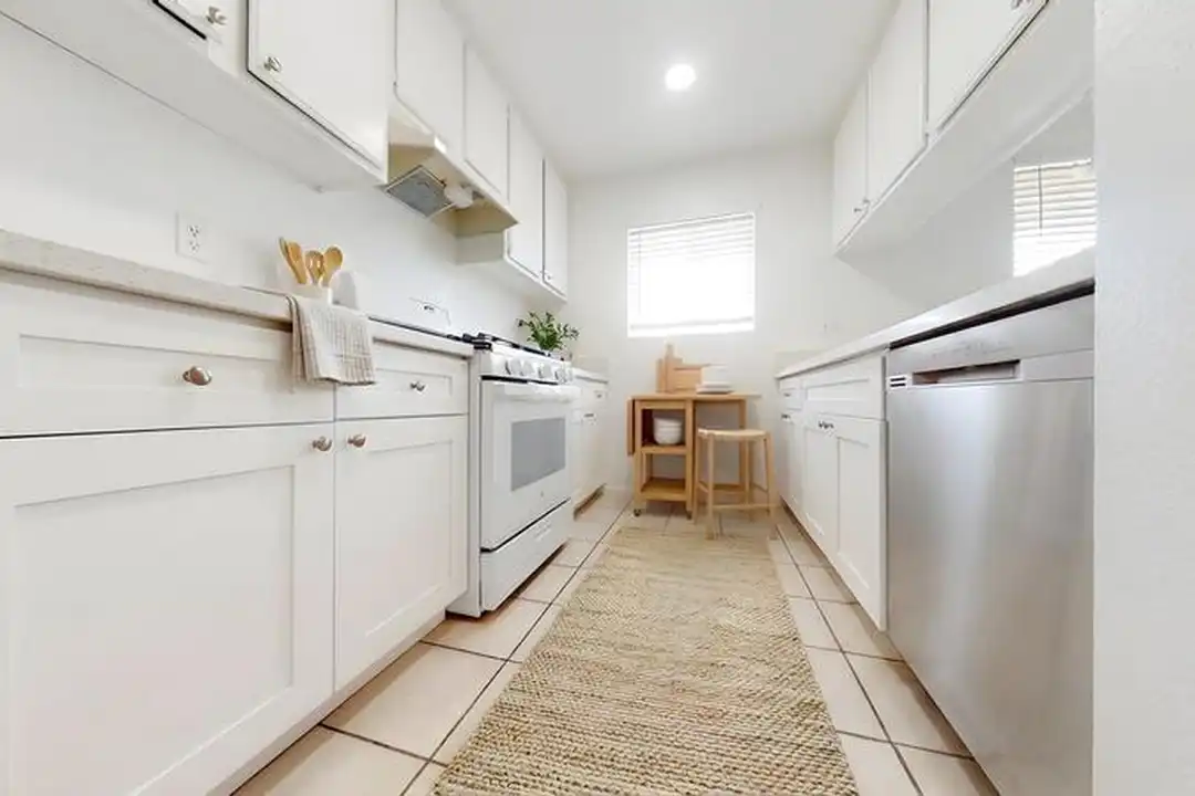 316 Cherry Ave unit 301 - View 4