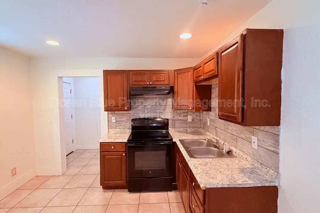 316 W Columbus Dr unit A - View 3