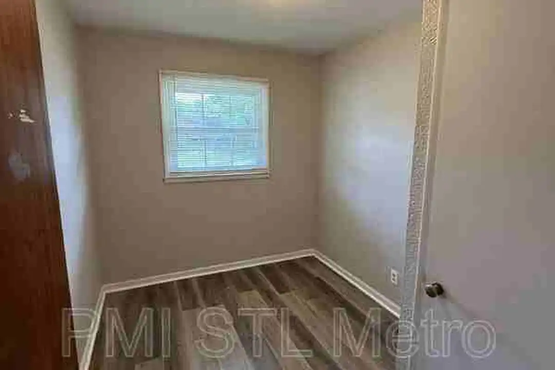 10515 Renfrew Dr - View 4