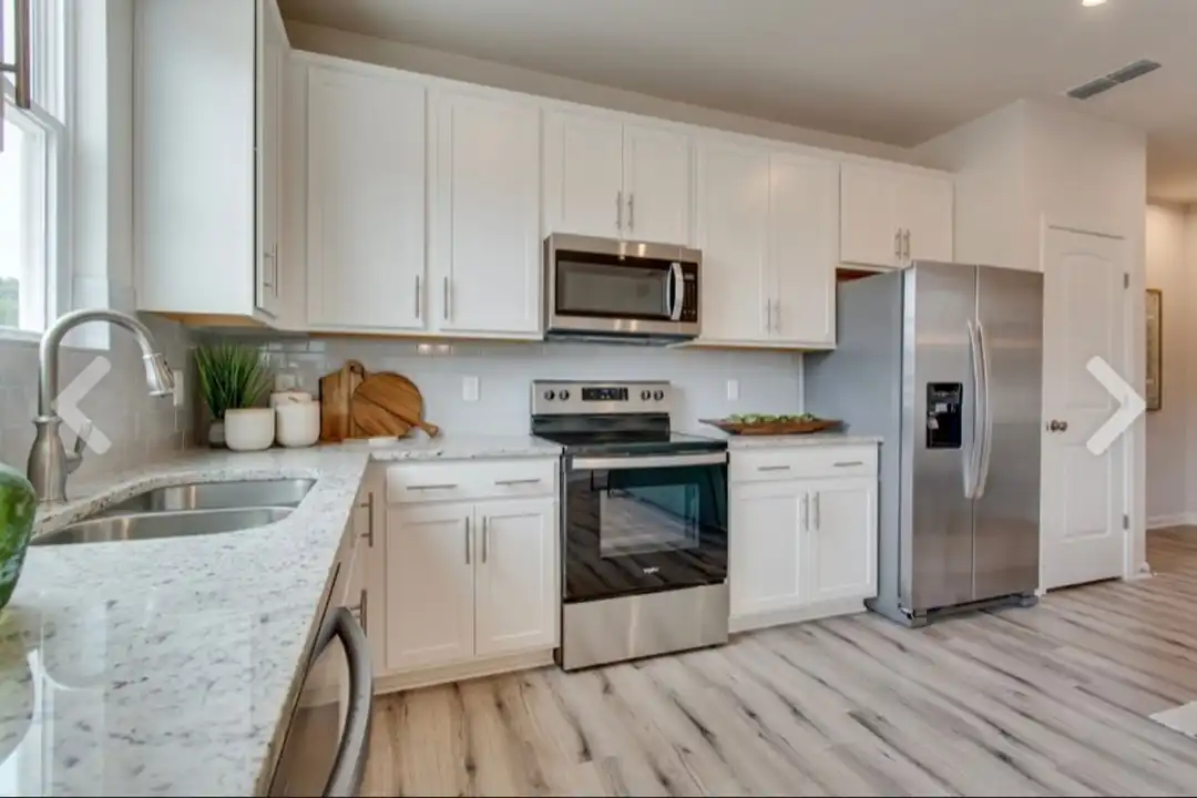 2742 Sparrowgap Trl – další