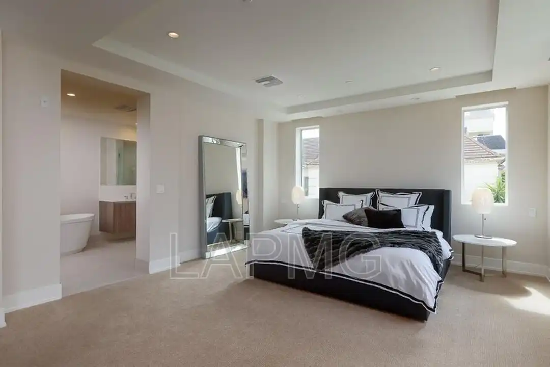 450 N Palm Dr unit # 206 - View 5