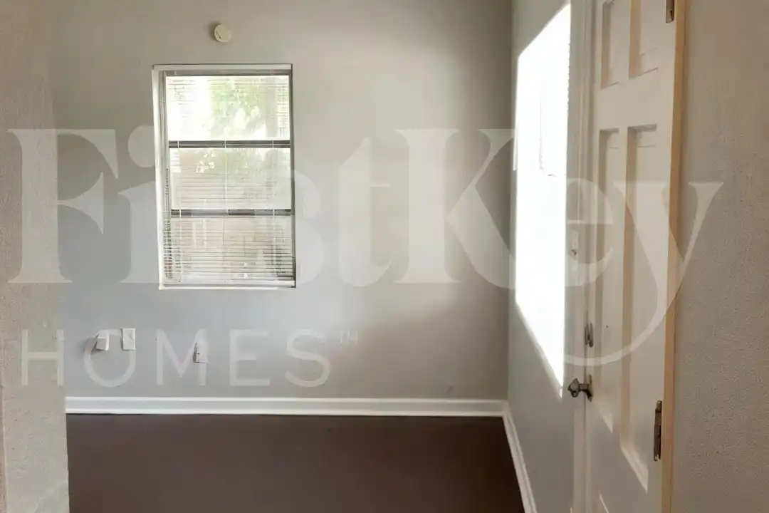 1324 N Powers Dr - View 3