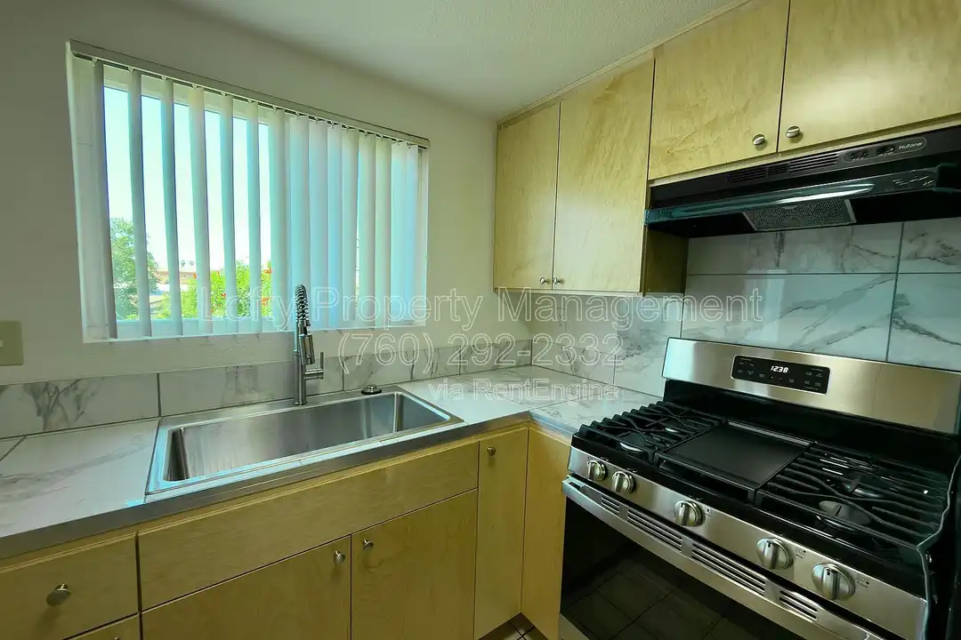 5260 Rex Ave unit 5 - View 2