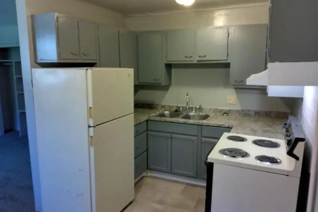 1994 Elmira St - More