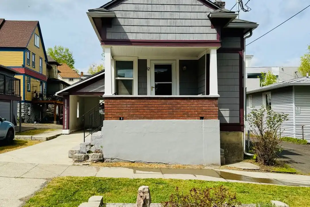 12 S Elm St unit Unit B – photo 1