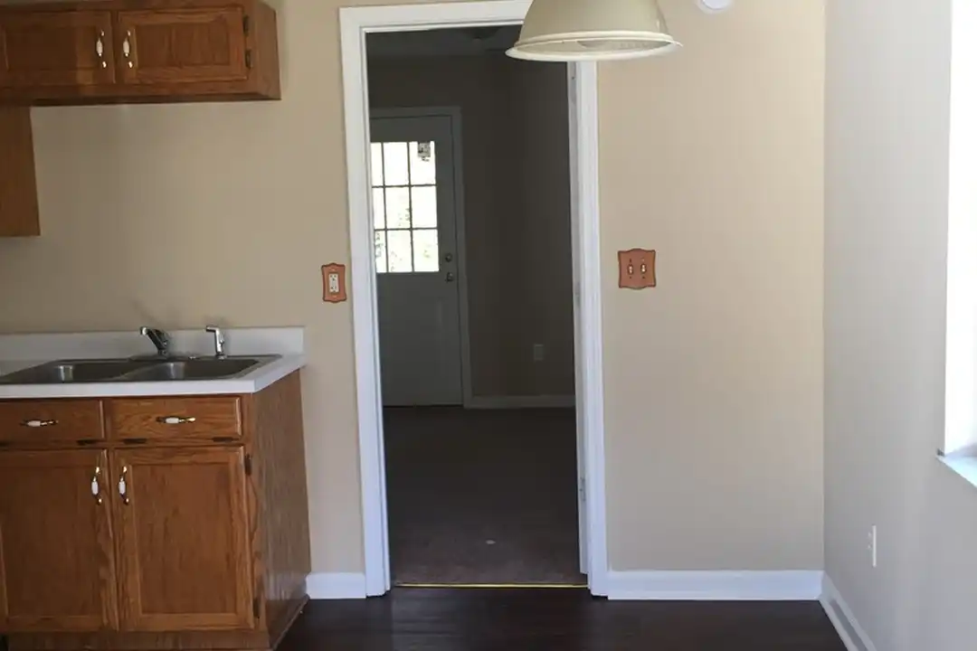 3466 Hedge Drive Northeast - View 4