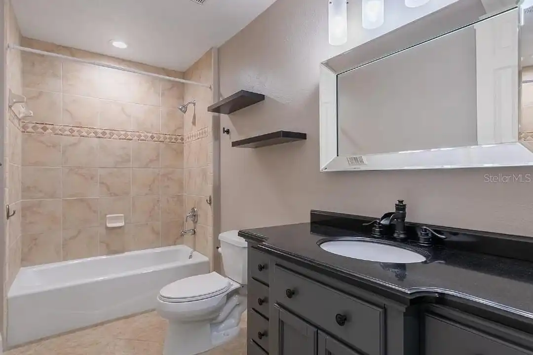 1724 Park St N - More