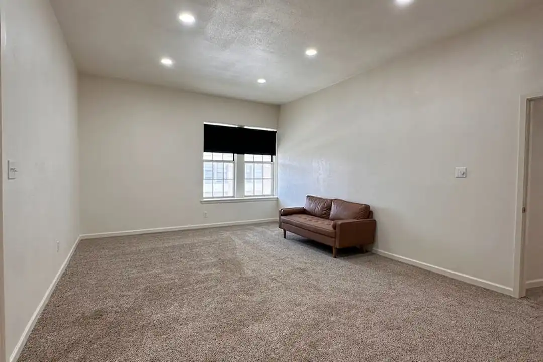 108 E Lee St - View 5
