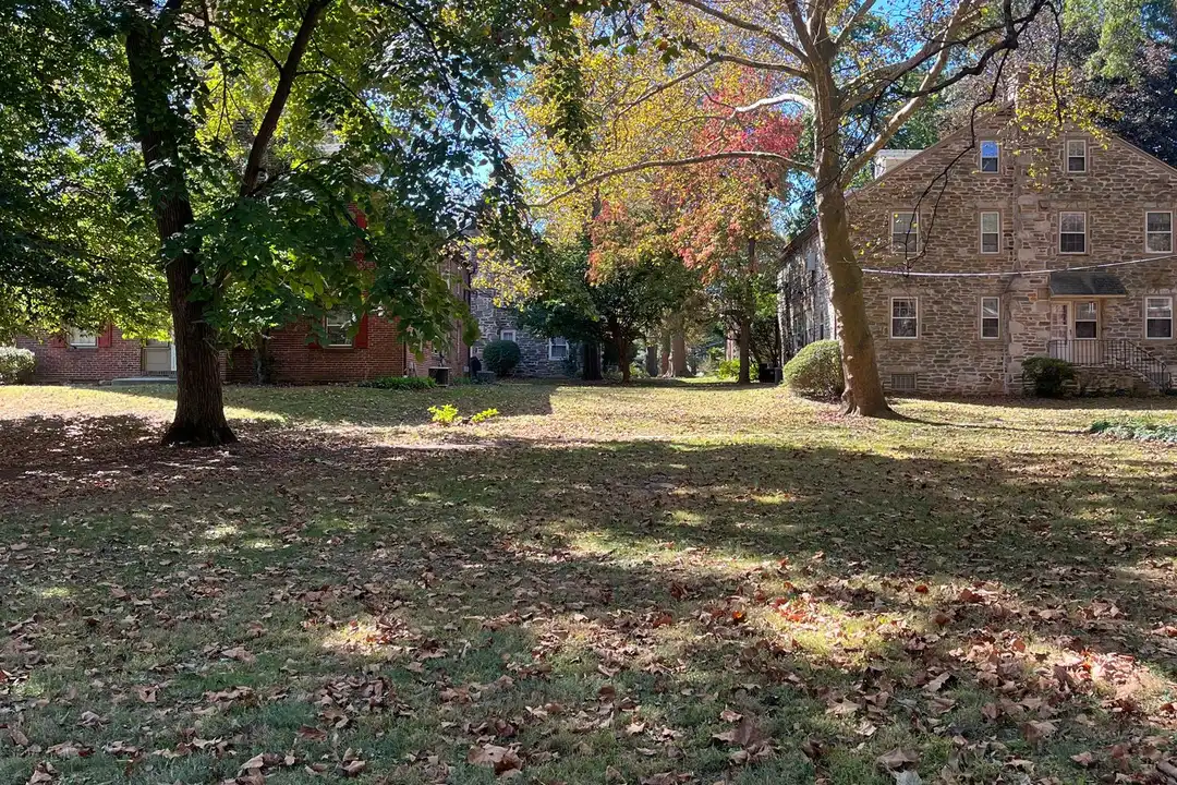 2910 Midvale Ave - View 5