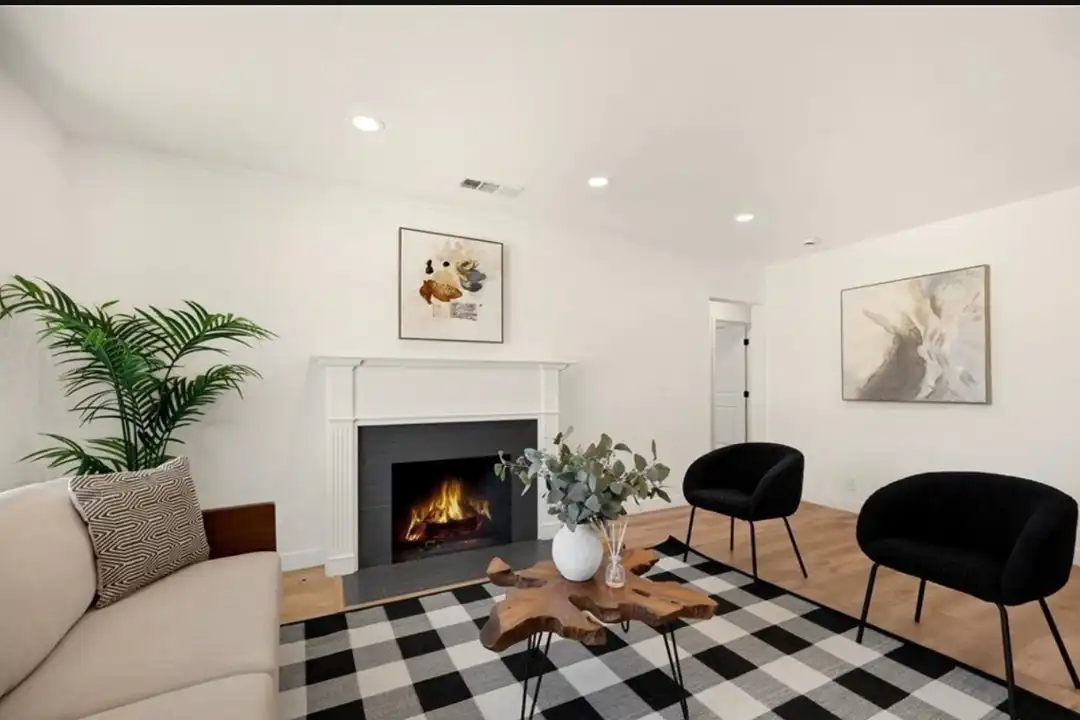 House in Los Angeles - View 2
