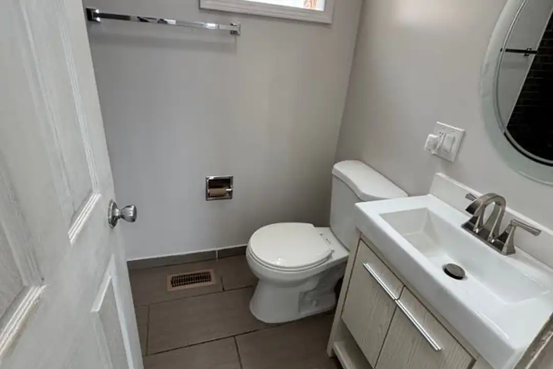 5921 S Racine Ave - View 4