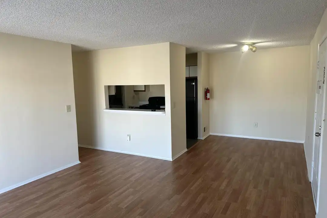 203 Colonial Ct #203 - View 3