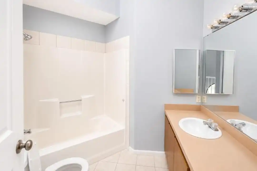 7457 E Huntington Dr – photo 1