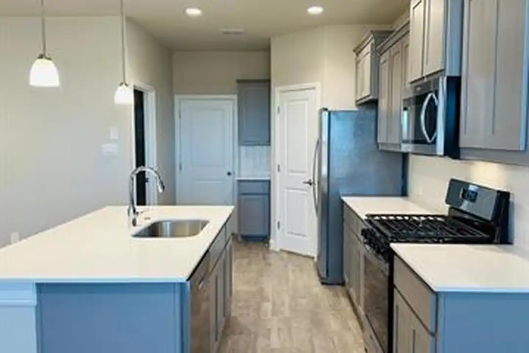 2516 Bellatrix Dr - More