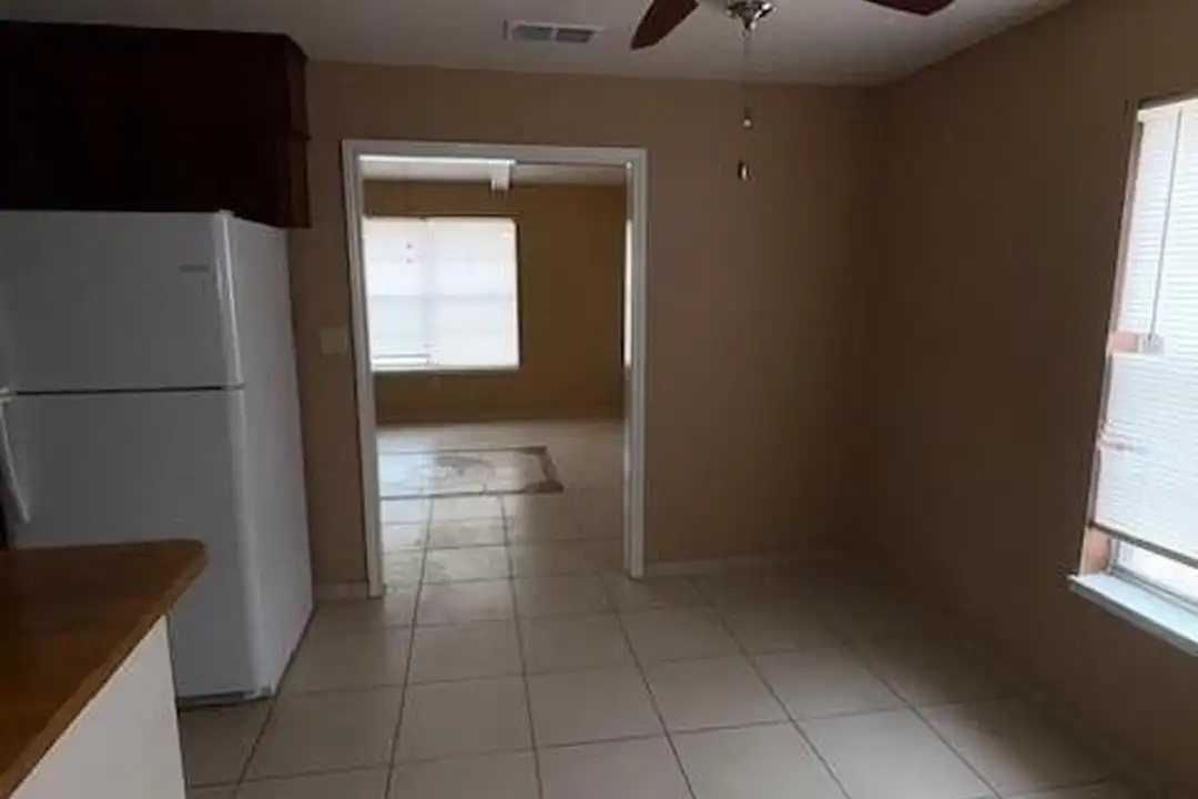 1128 Los Ebanos Rd - View 6