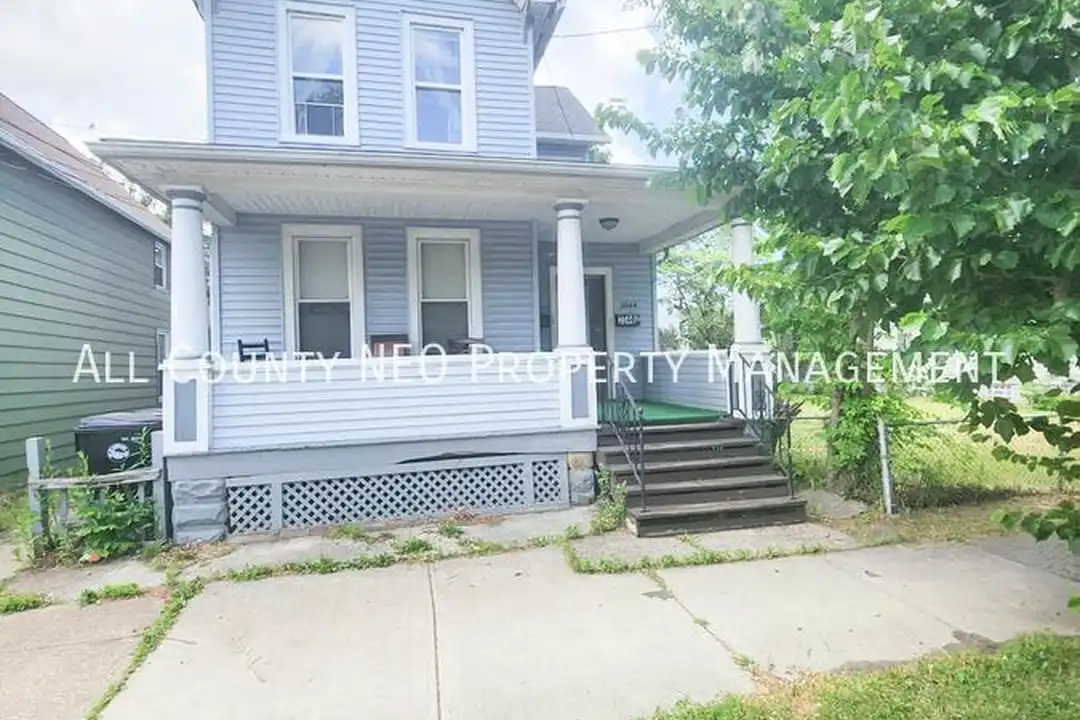 2044 W 44th St – photo 1