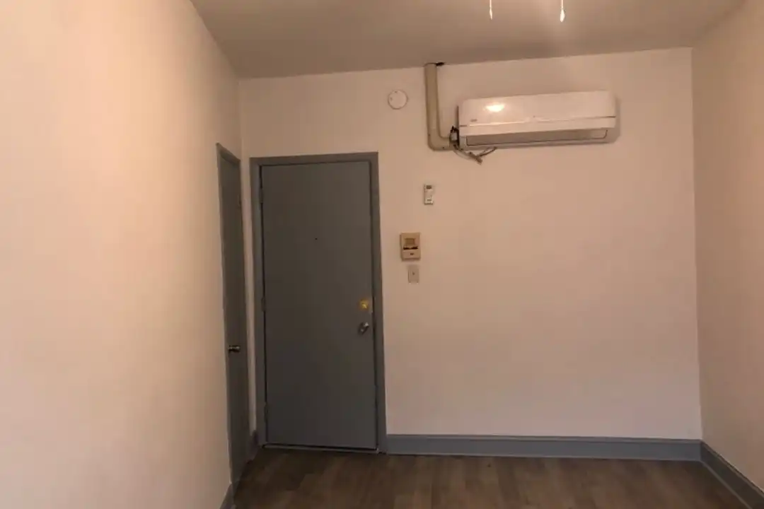 19 W 5th Ave unit 11 - More