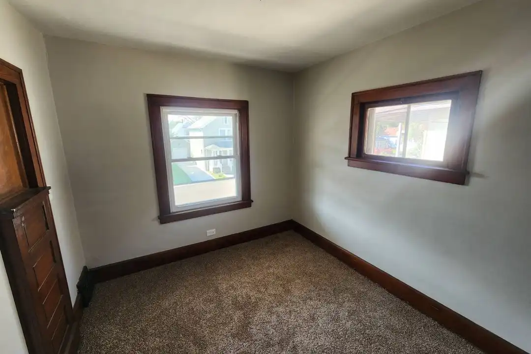 2793 E 125th St unit Upper – další