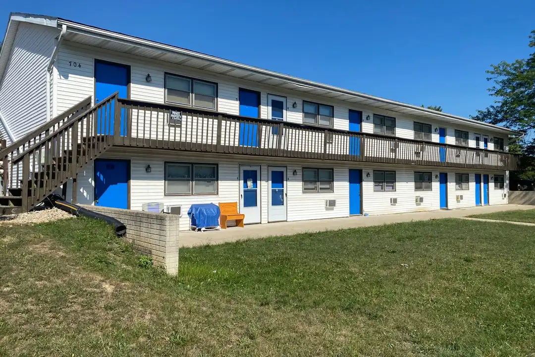 704 S Golfcrest Rd unit 06 – photo 1 of 6
