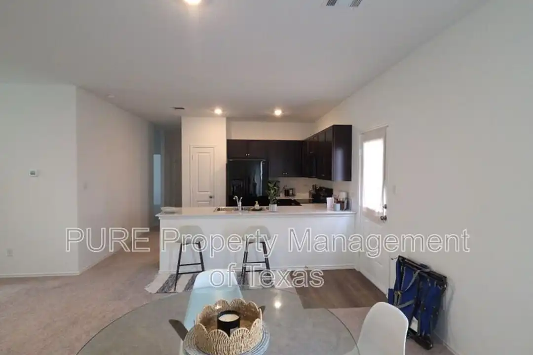 1232 Cattail Ln - View 5