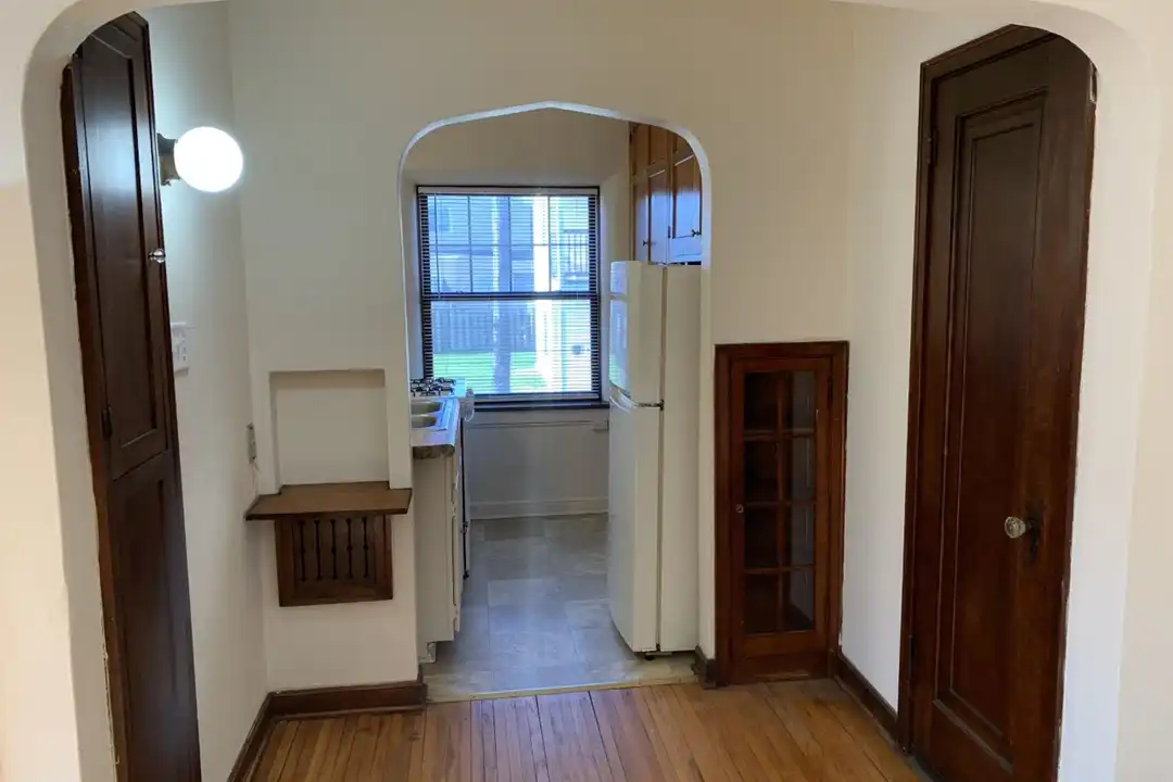 1642 Charles Ave unit 103 - View 4