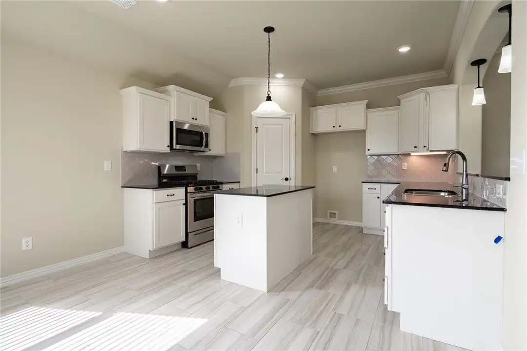 921 Sassafras Ln - View 6