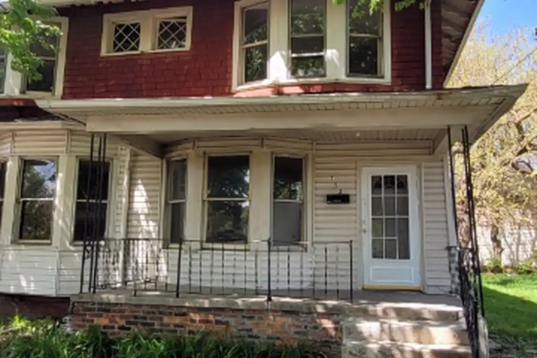 752 Euclid Ave – photo 1