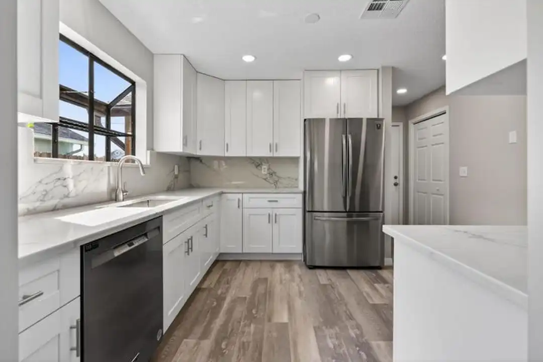 6119 Mullin St - View 2