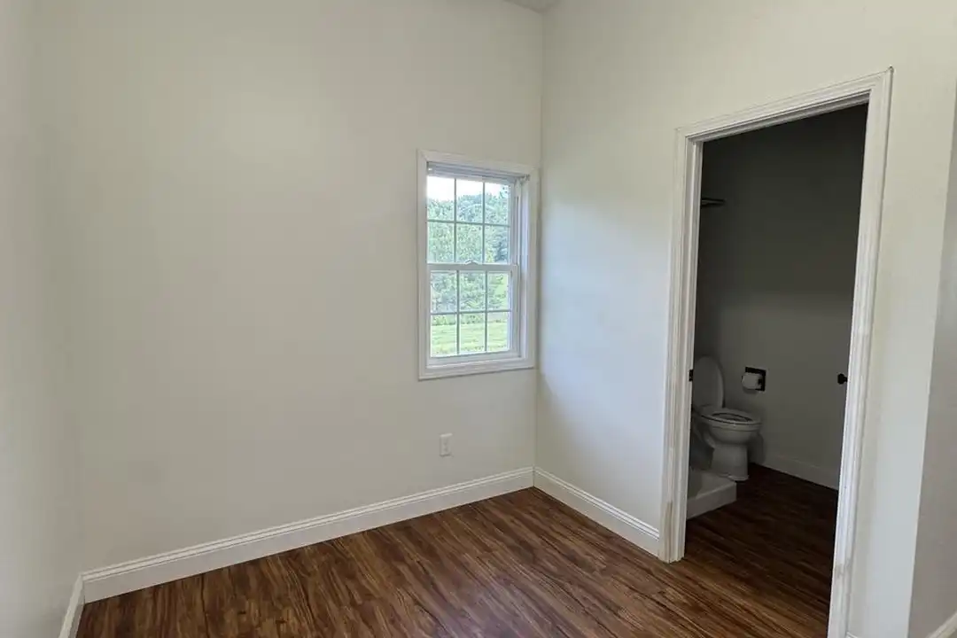 House in Danielsville - More