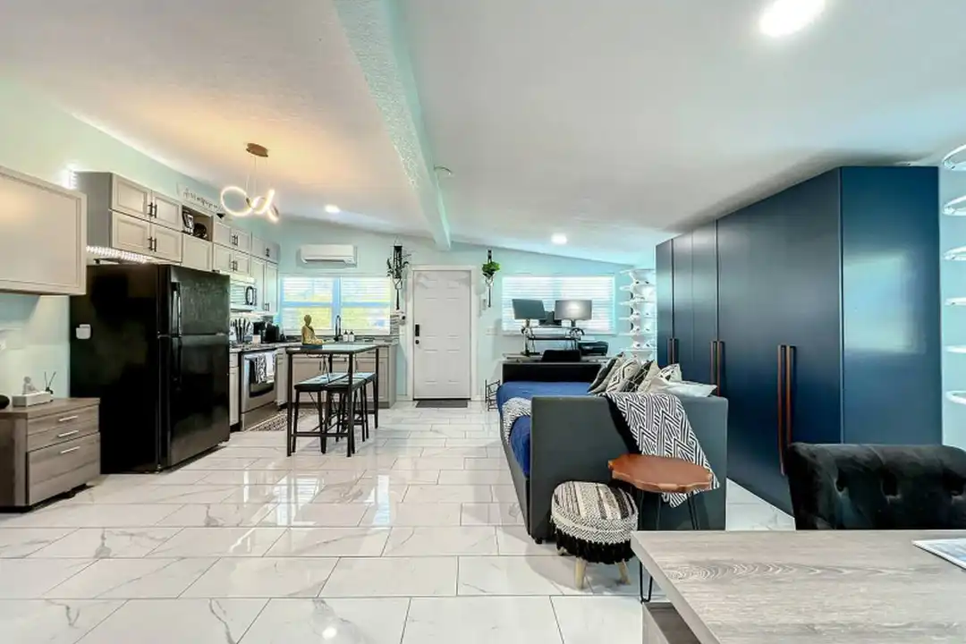 1245 Catalpa Ln unit 4 - View 2