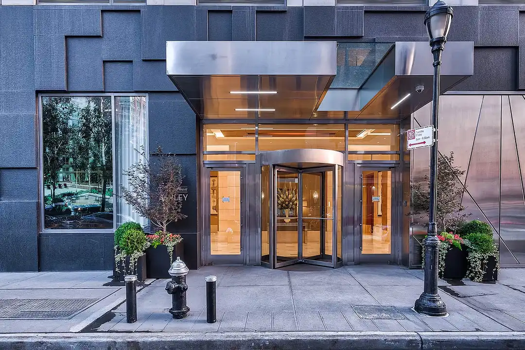 the-ashley-400-w-63rd-st-new-york-ny-rent