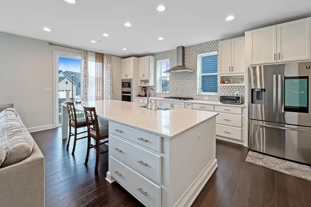221 Red Oak Ridge Pl - More