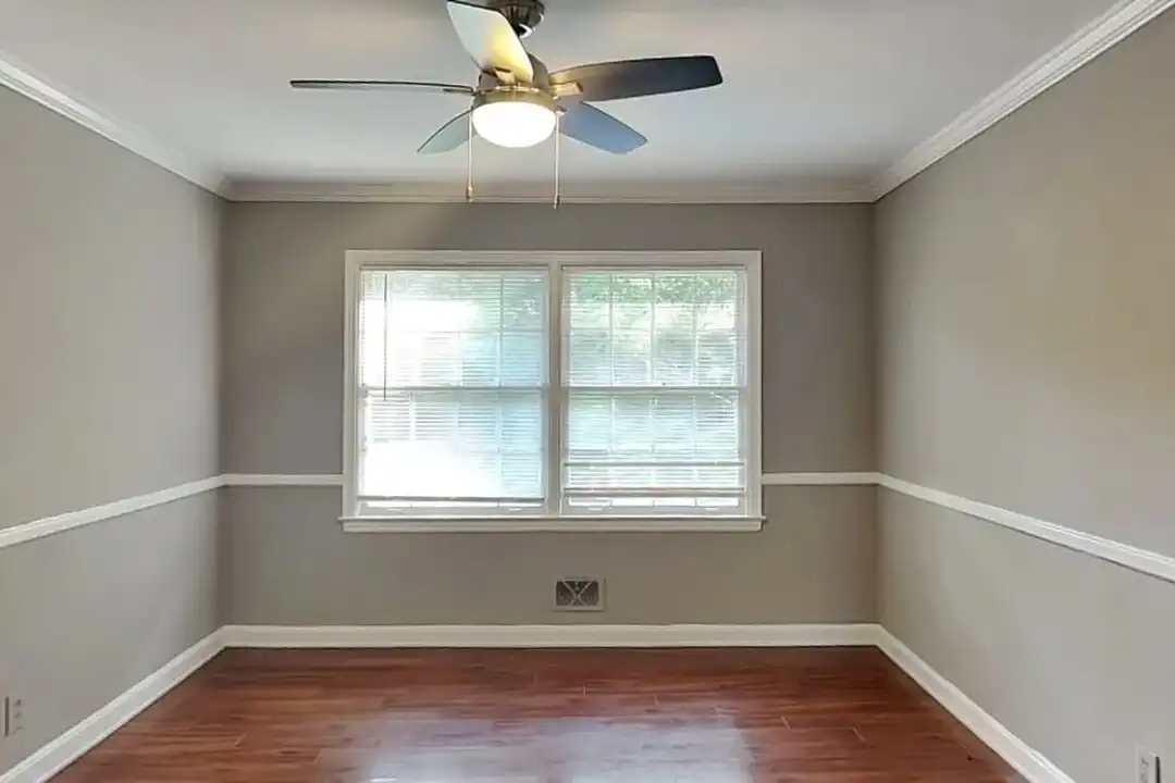 House in Lilburn - More