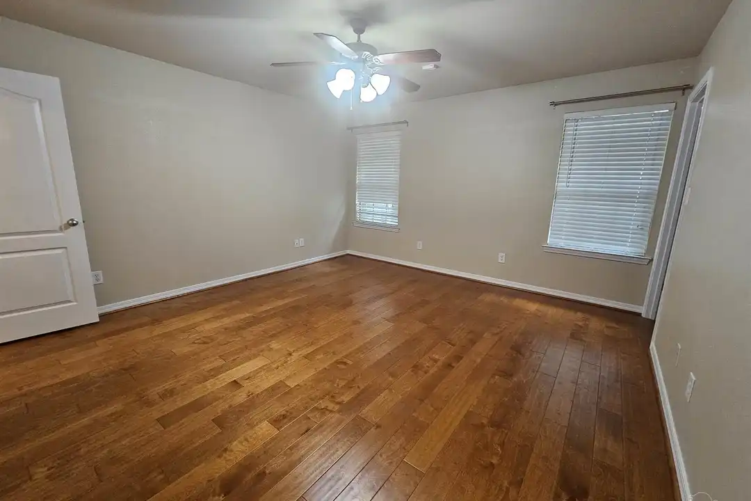 1932 University St - View 6