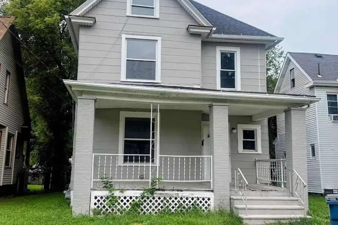 812 Green Ave SW – photo 1