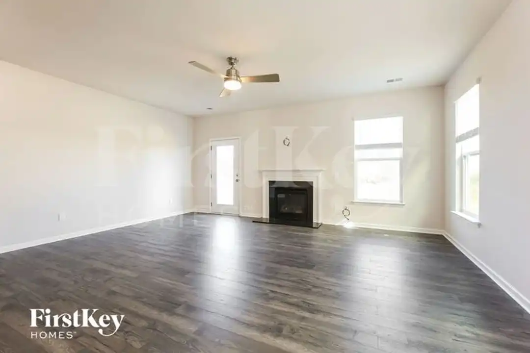 565 Hillpark Ln - View 4