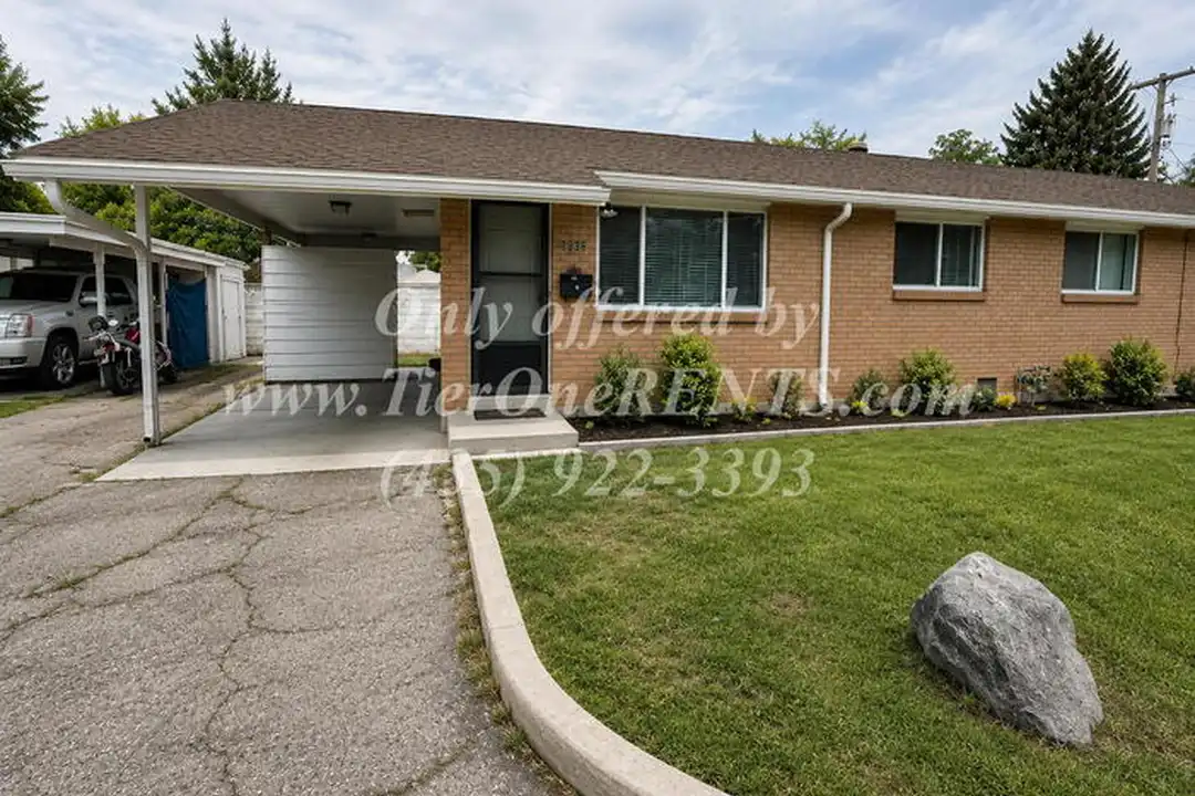 2936 S Adams St unit 2936 – photo 1