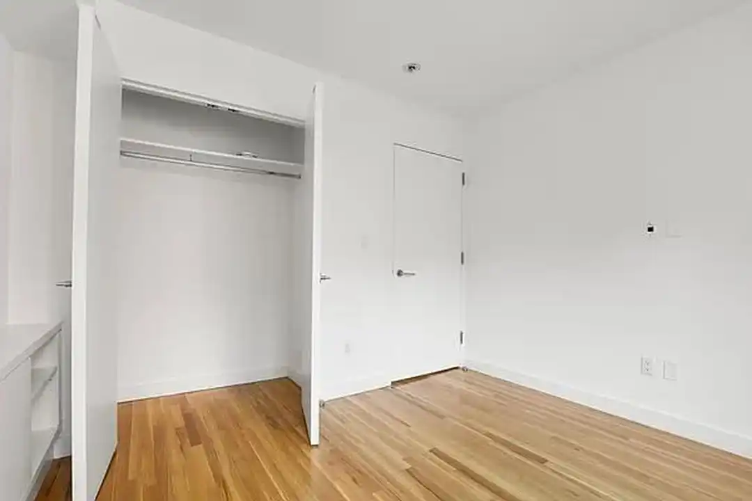 101 W 15th St unit 227 – další