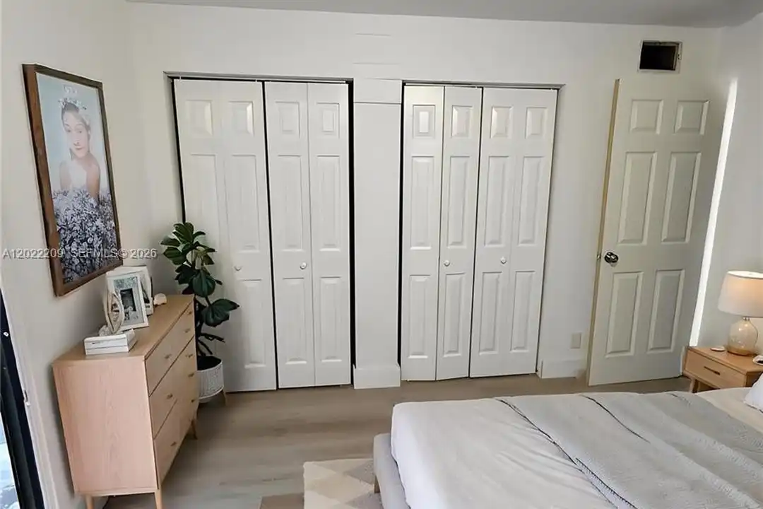 1309 NW 8th Ave - View 3