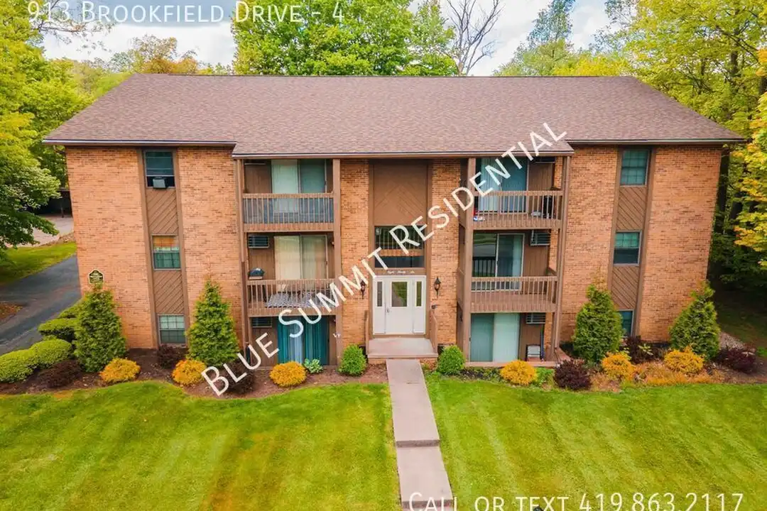 913 Brookfield Dr – photo 1 of 20