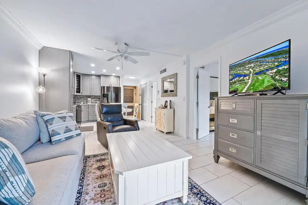 2400 S Ocean Dr #621 - More